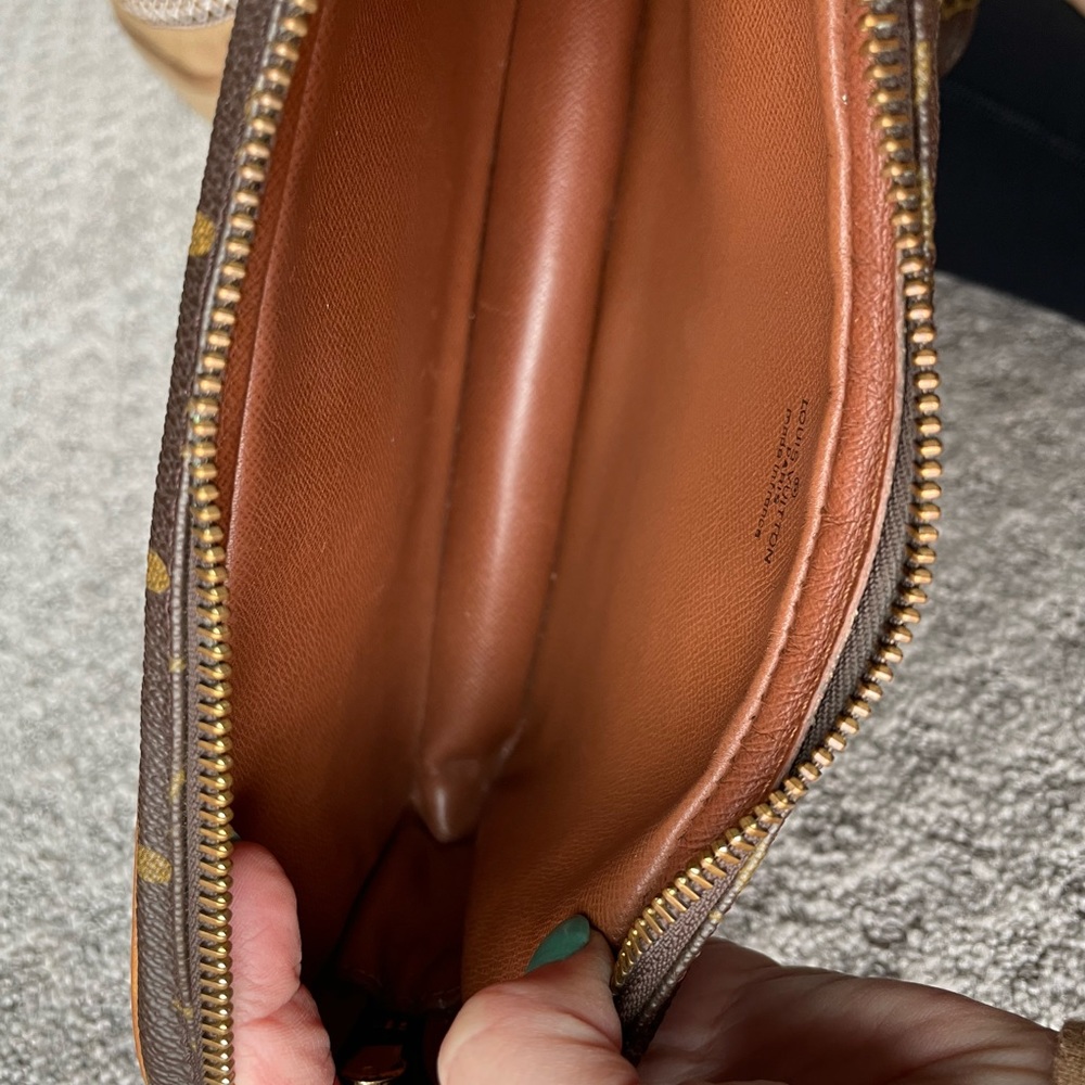 Authentic Louis Vuitton Marly Clutch - Picture 14 of 16